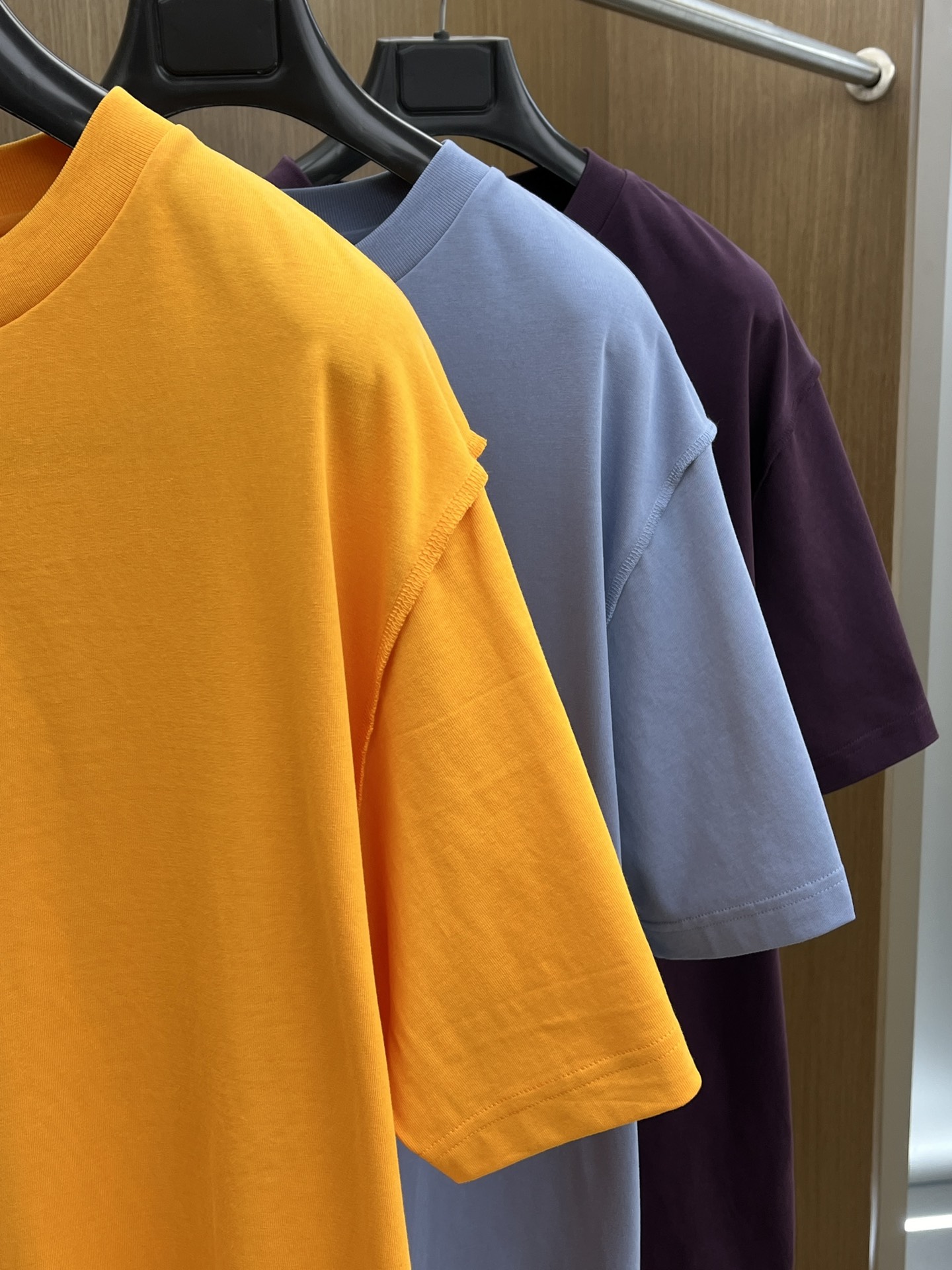 Chest Embossed Letter Short Sleeve T-Shirt