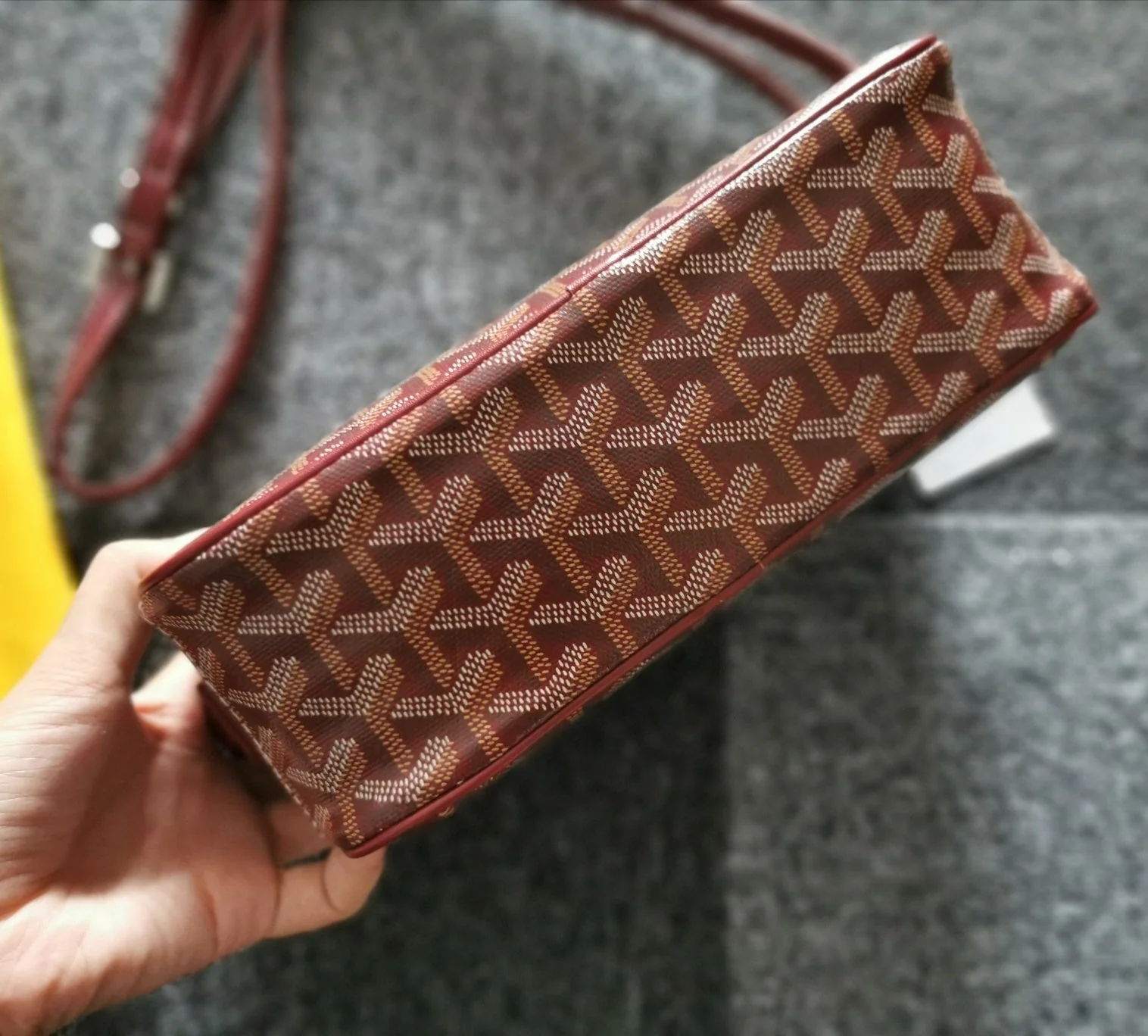 Cap-Vert Pm Bag 23cm Burgundy