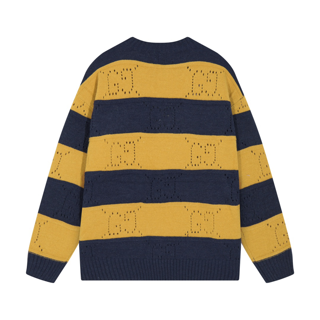 Line cut-out crew neck sweater