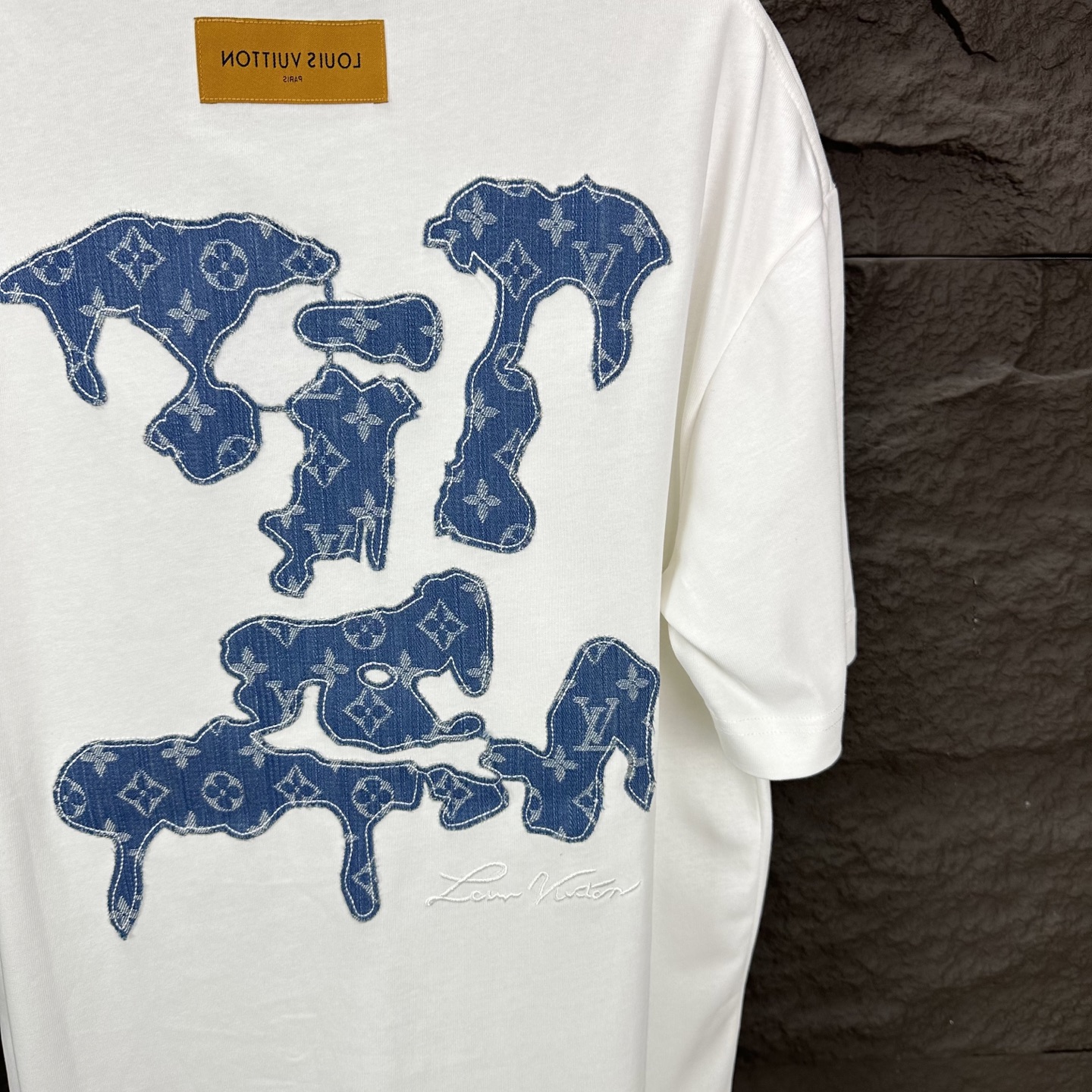 Blue patch embroidered short-sleeved T-shirt