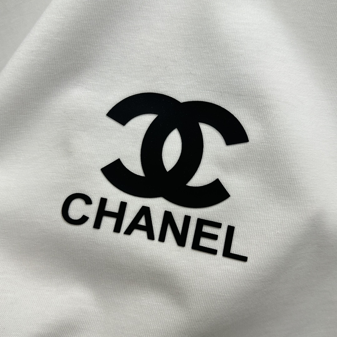 Silicone font letter T-shirt