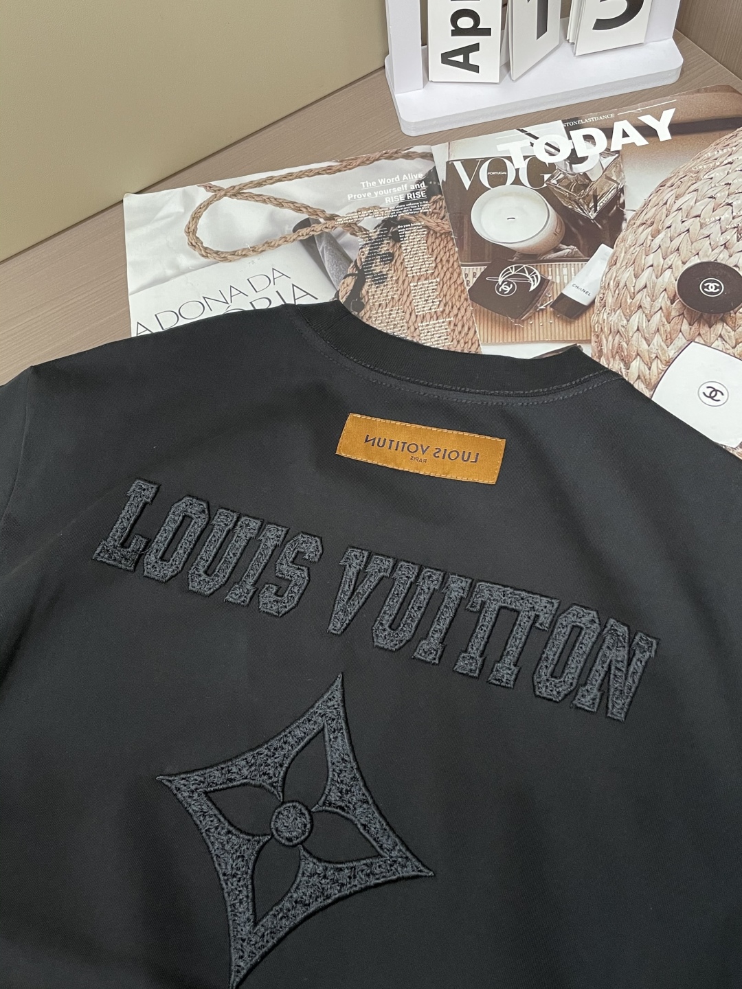 Latest short-sleeved round neck T-shirt