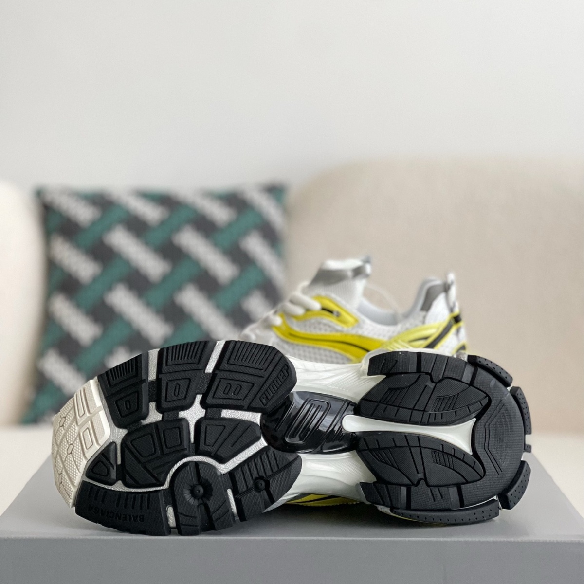 Men's Yellow Runner Metallic Sneakers