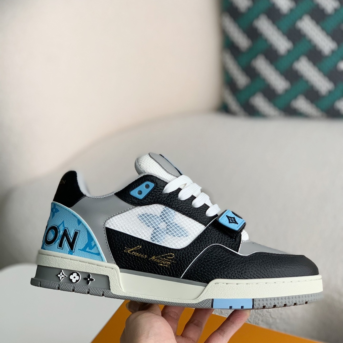 Trainer Black Blue Monogram Flower