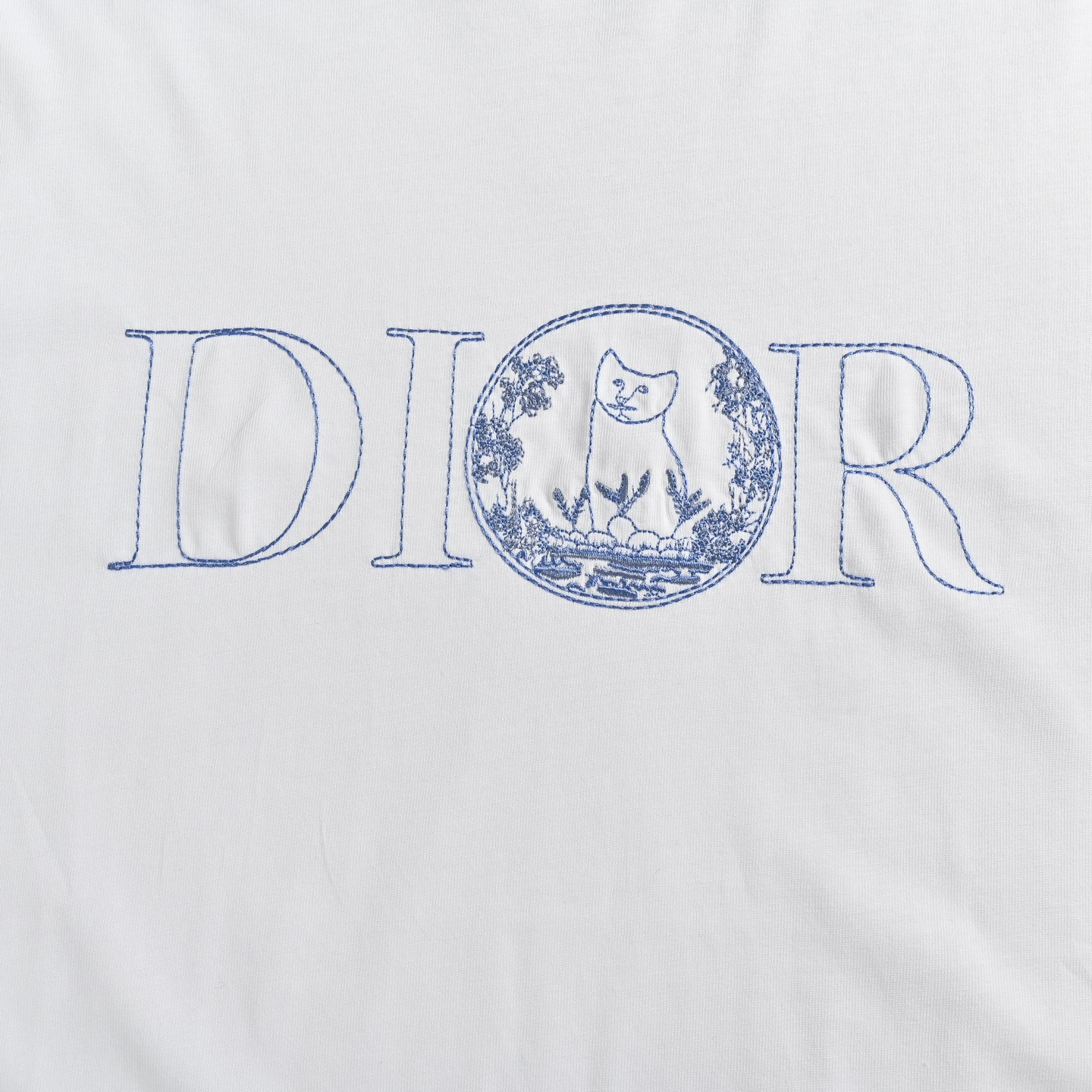 Cat embroidered T-shirt