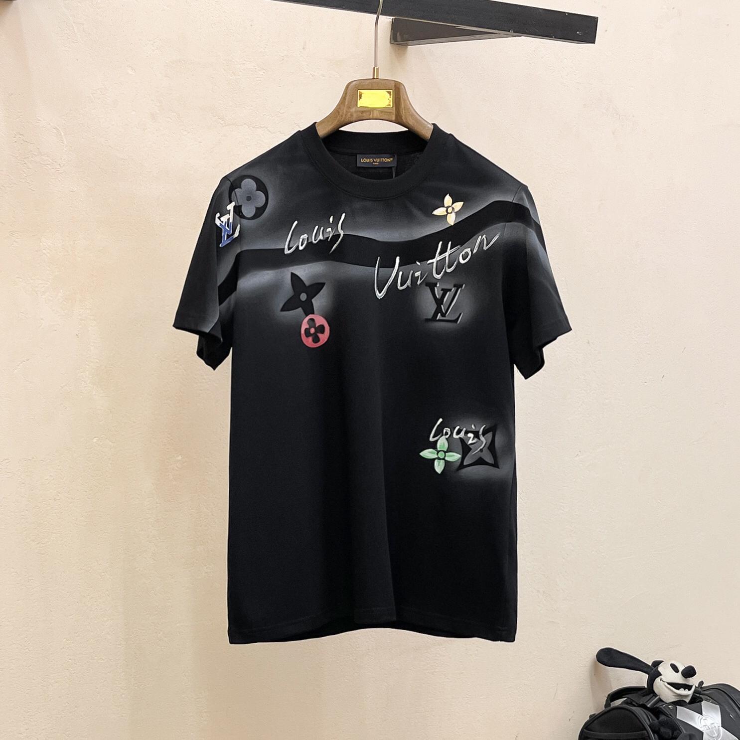 Hand-painted fashionable T-shirts