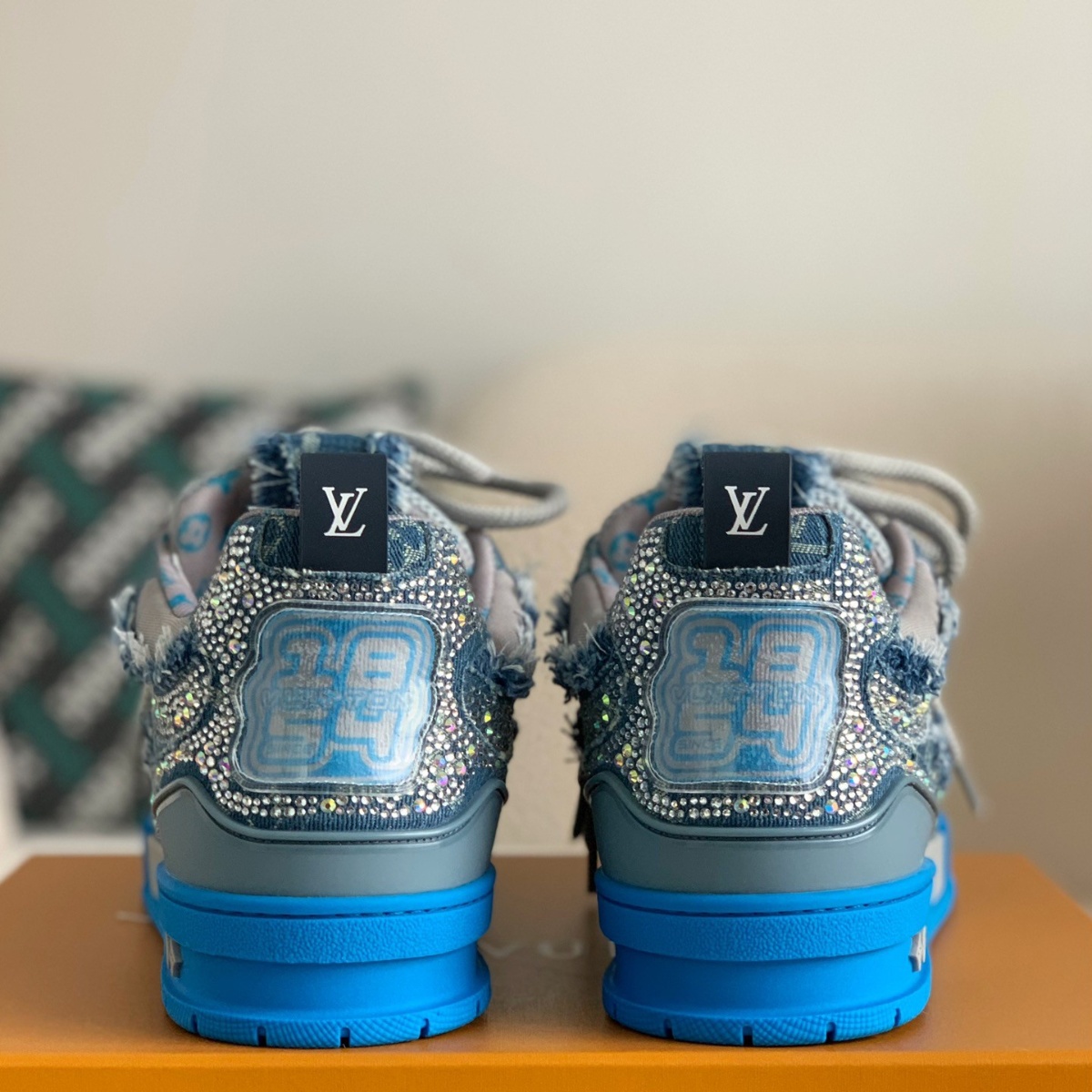 Skate Trainer Blue onogram