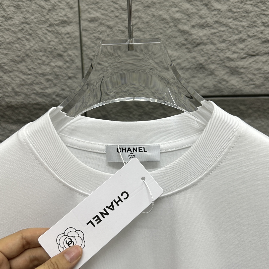 Silicone font letter T-shirt