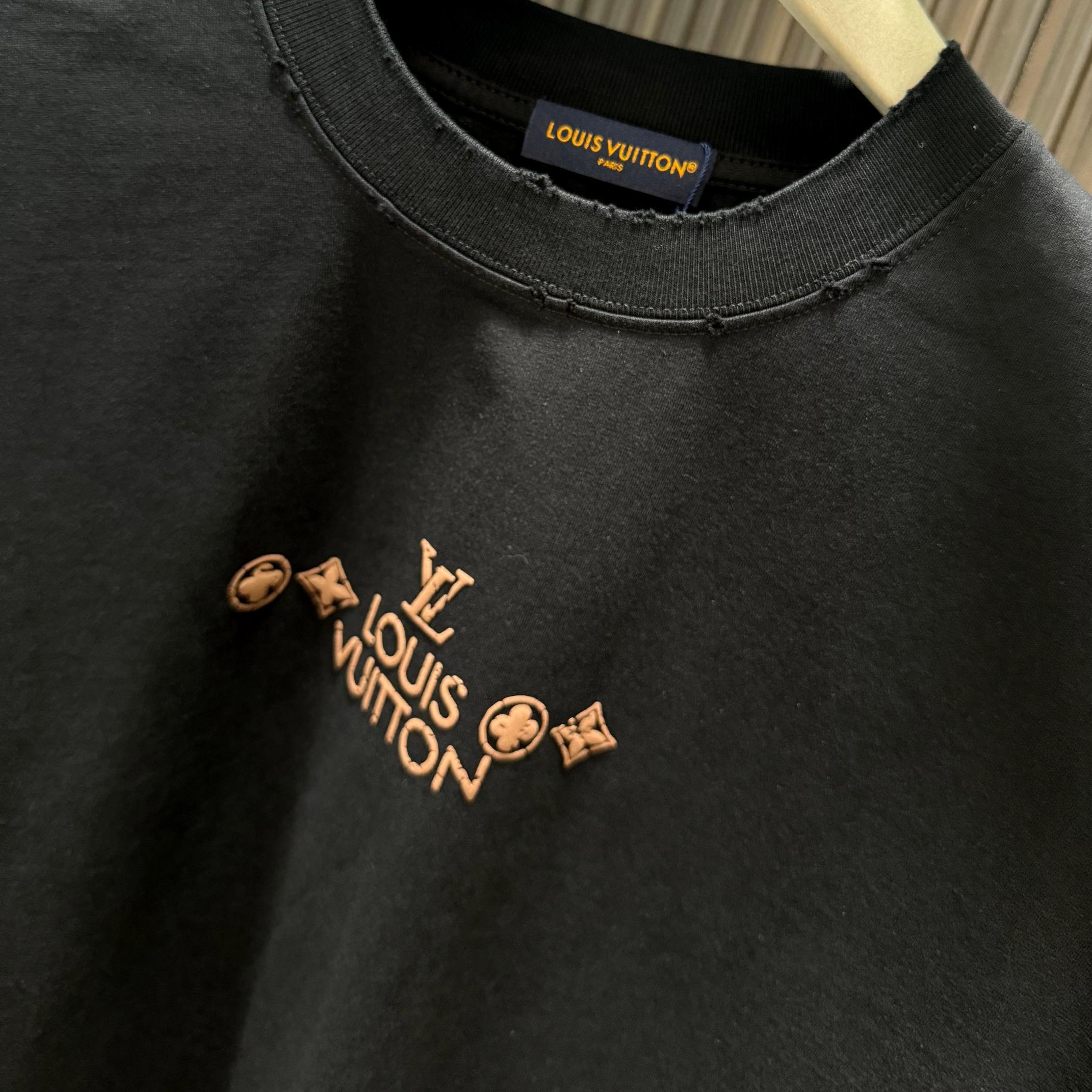 Distressed washed short-sleeved T-shirt