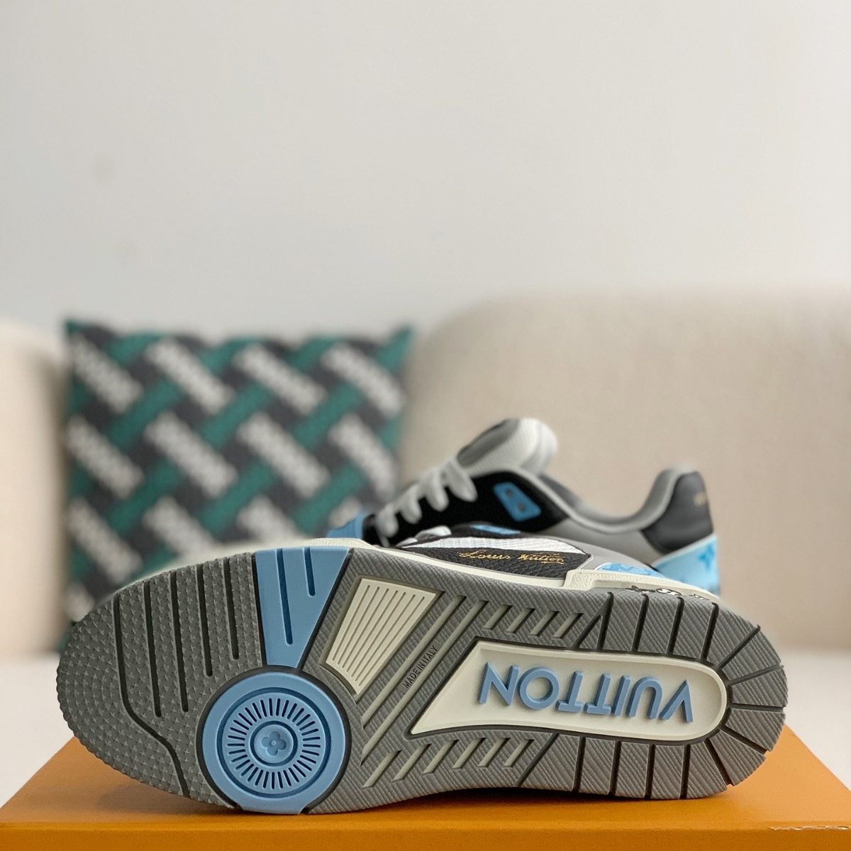 Trainer Black Blue Monogram Flower