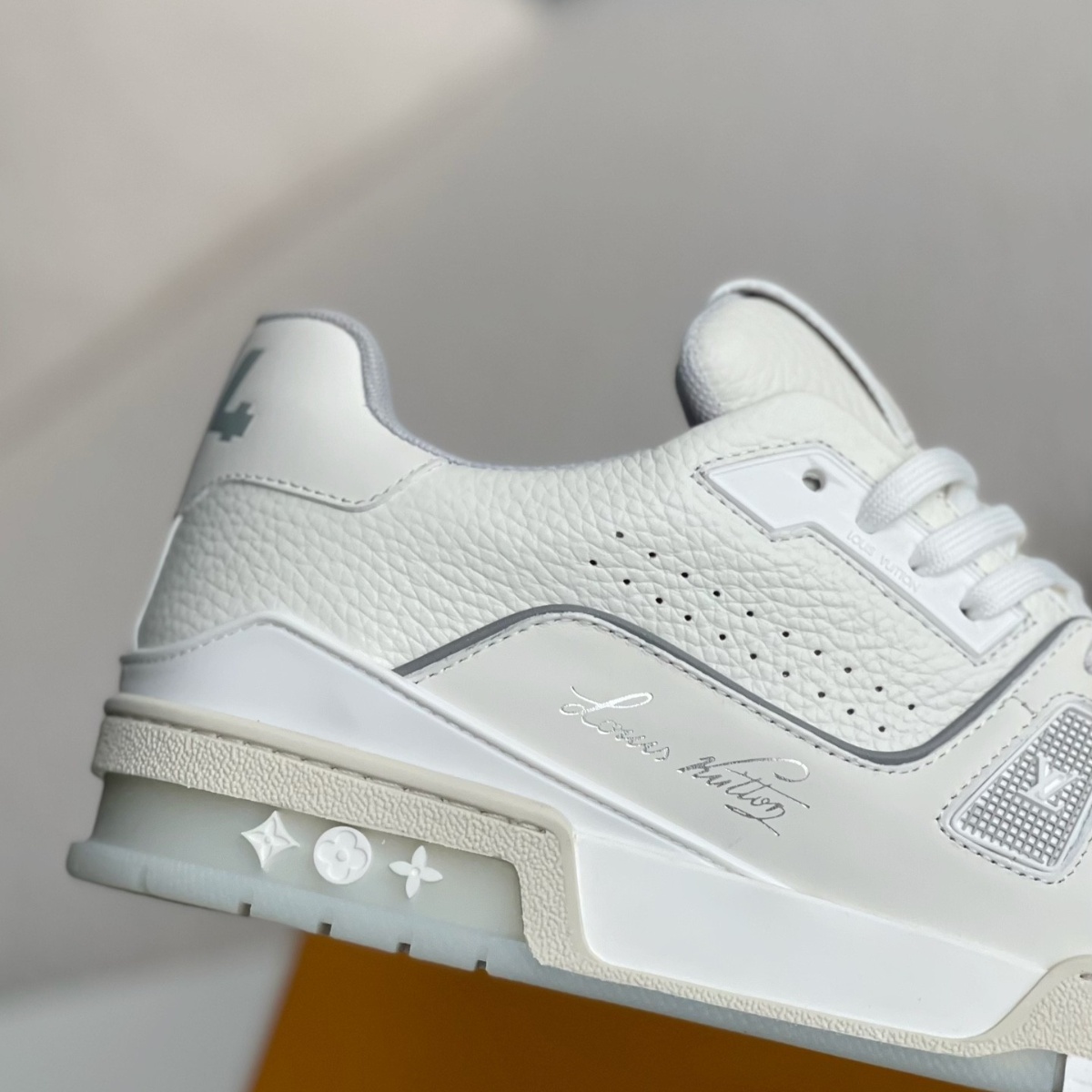 Cream White Grey Signature