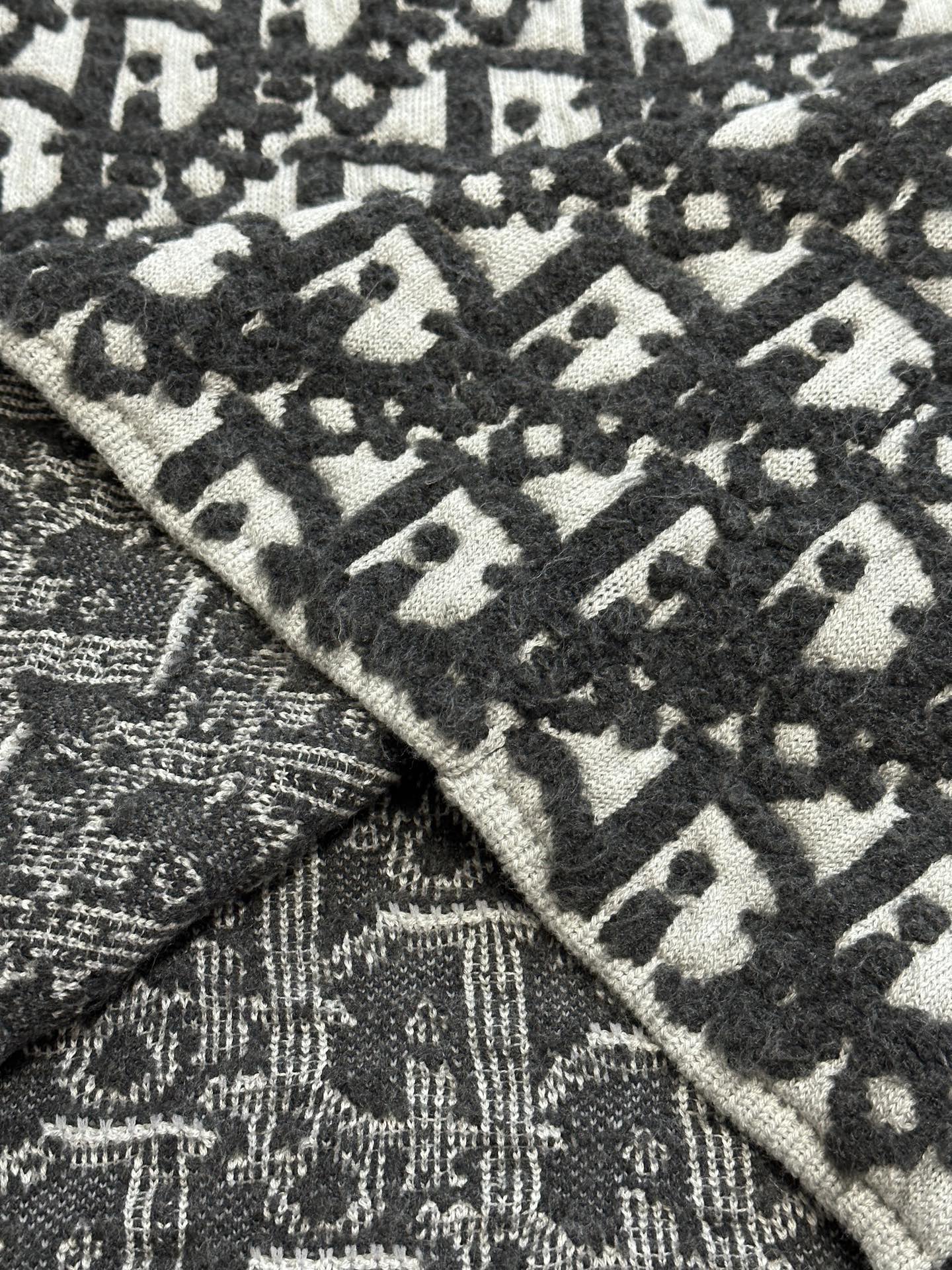 Double-sided jacquard zip-up knitted sweater