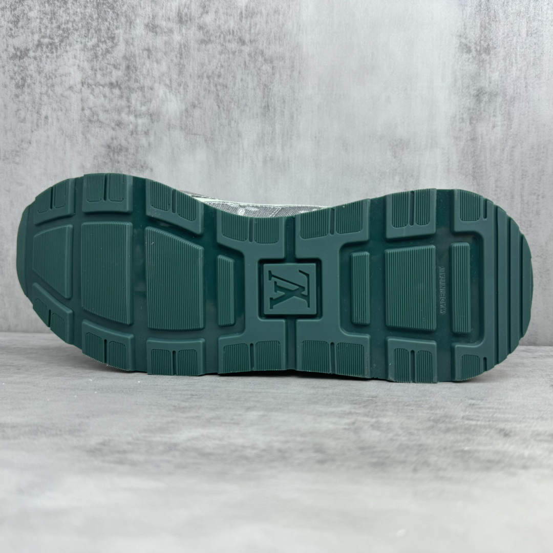 Embossed cowhide sneakers