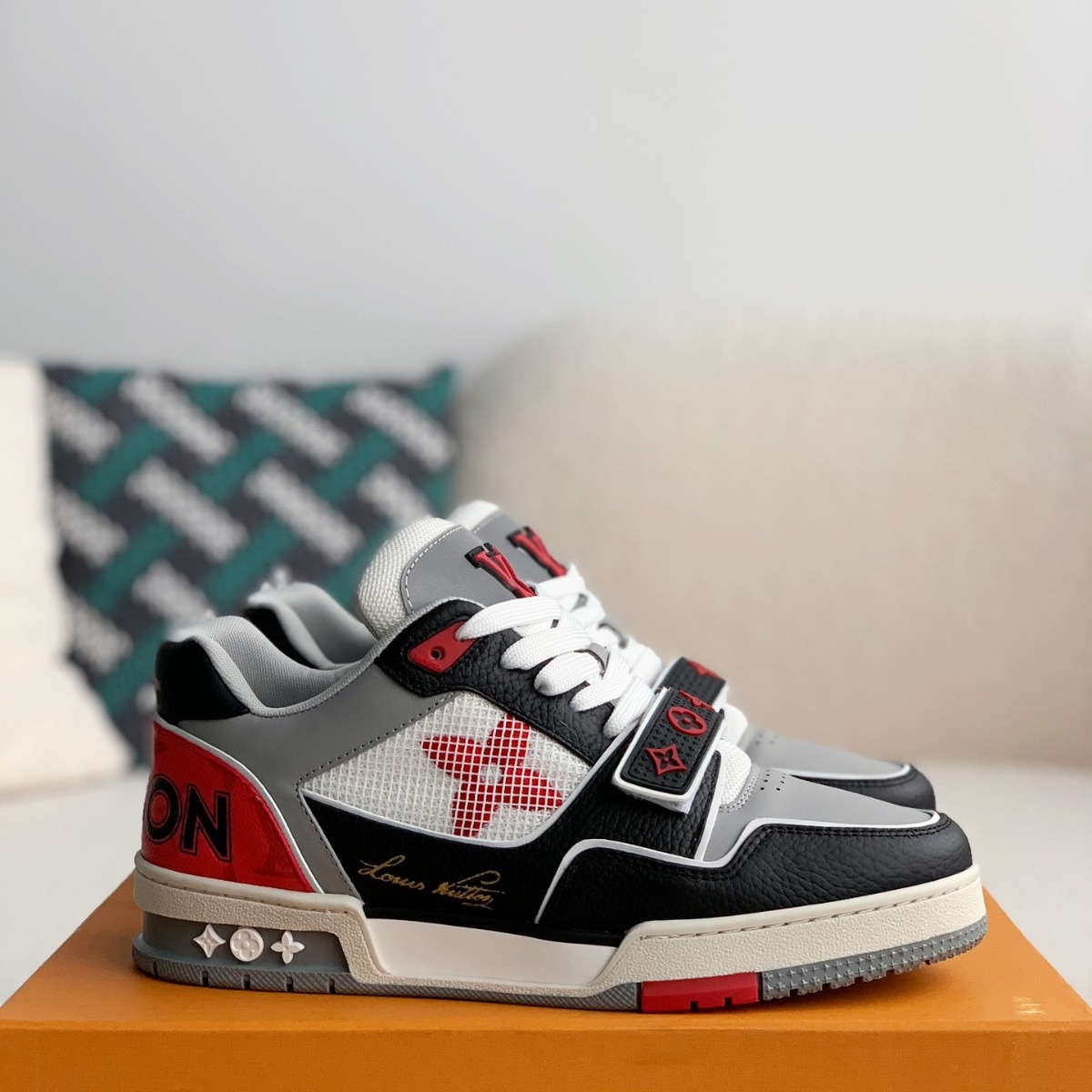 Trainer Black Red Monogram Flower