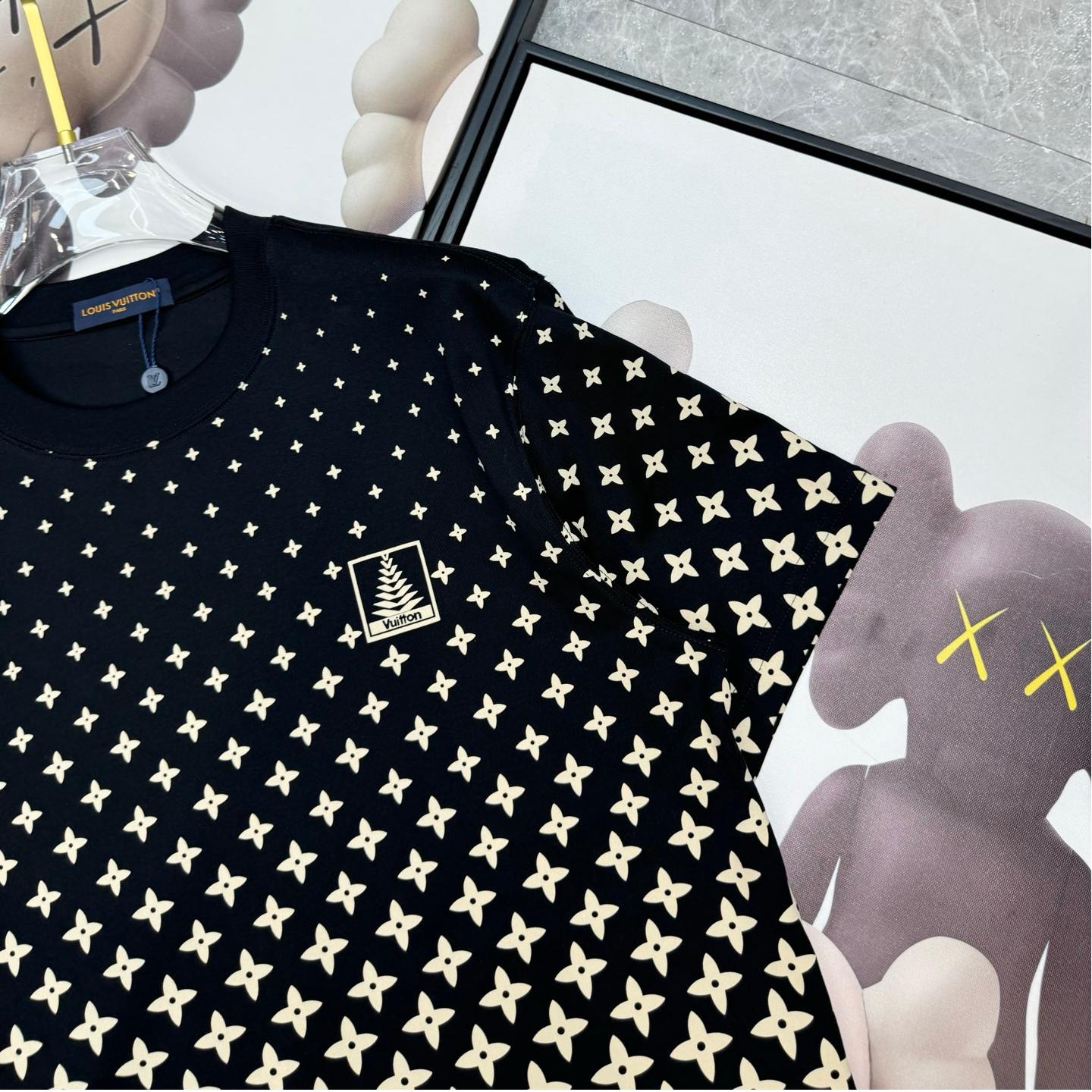 New short-sleeved round neck T-shirt