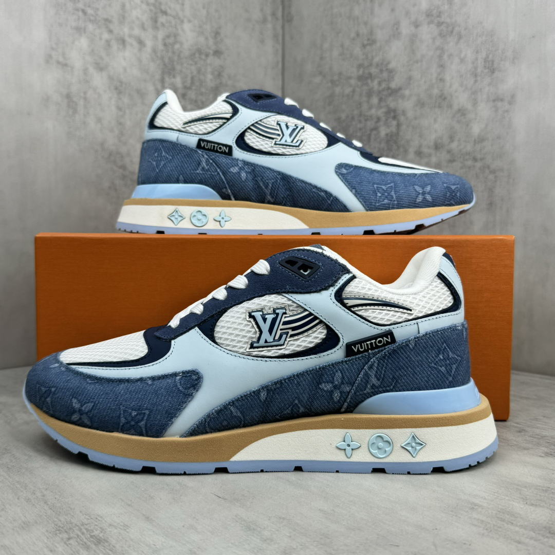 Embossed cowhide sneakers