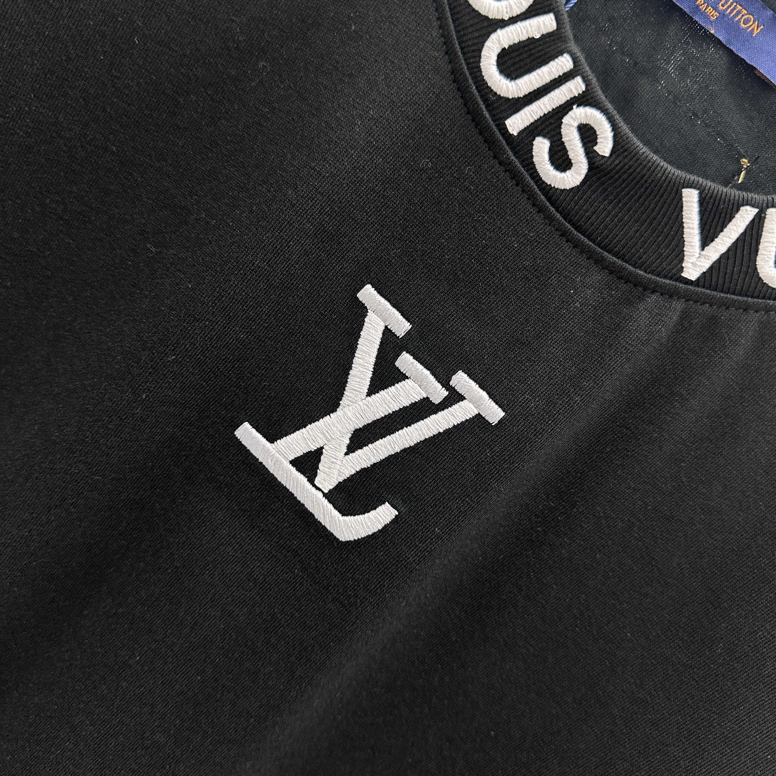 New Collar Pattern Embroidered T-shirt