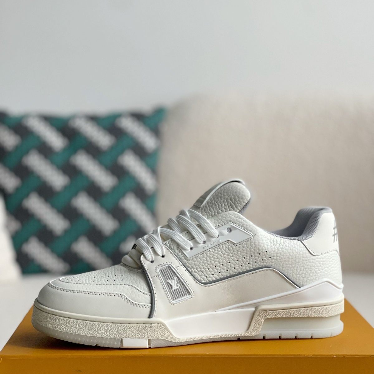 Cream White Grey Signature