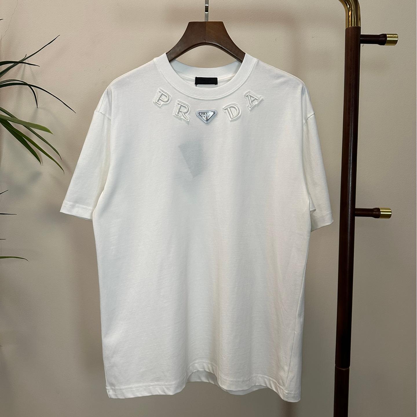 Embroidered logo short sleeves