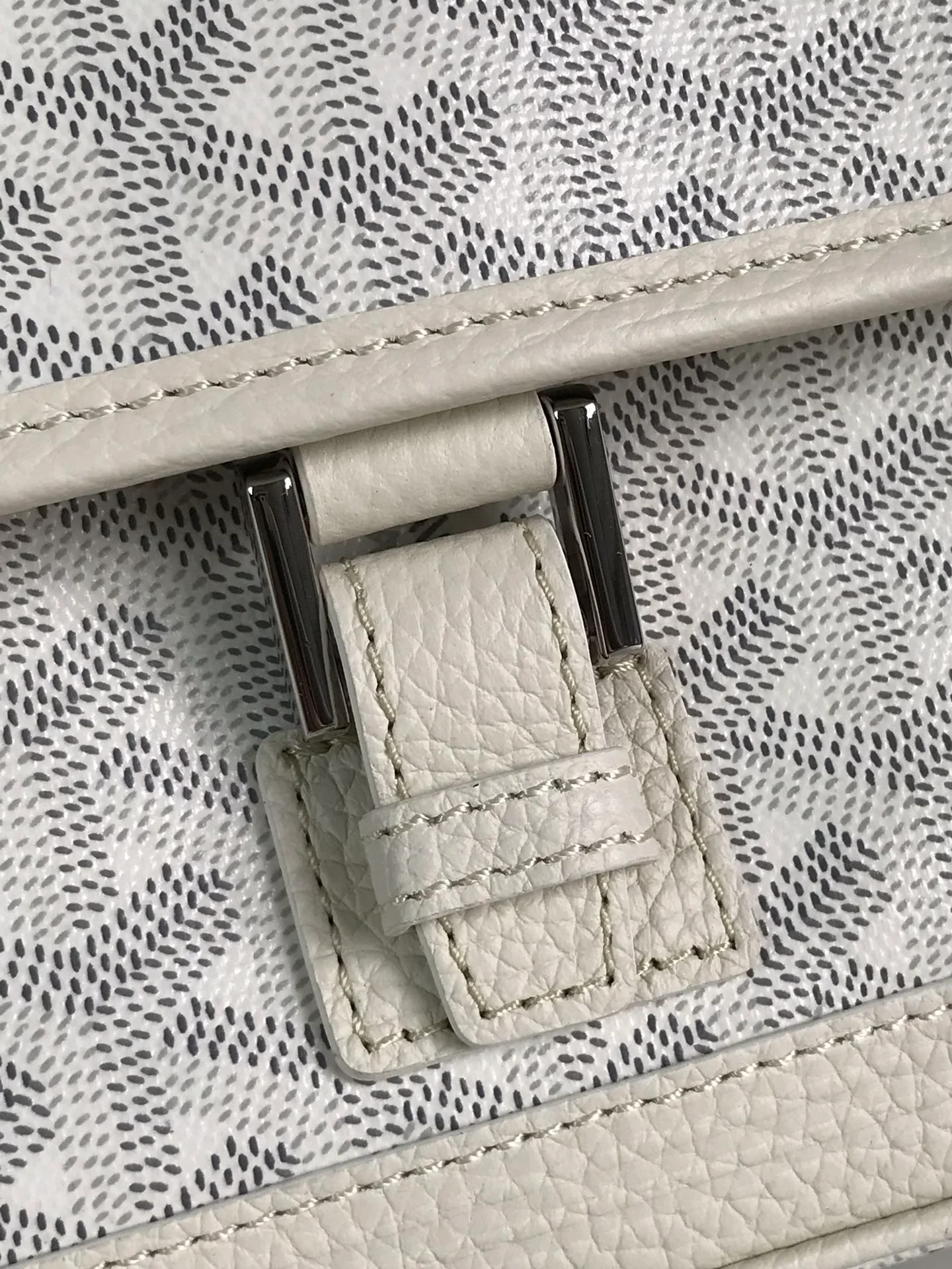 White legant Canvas and Lambskin