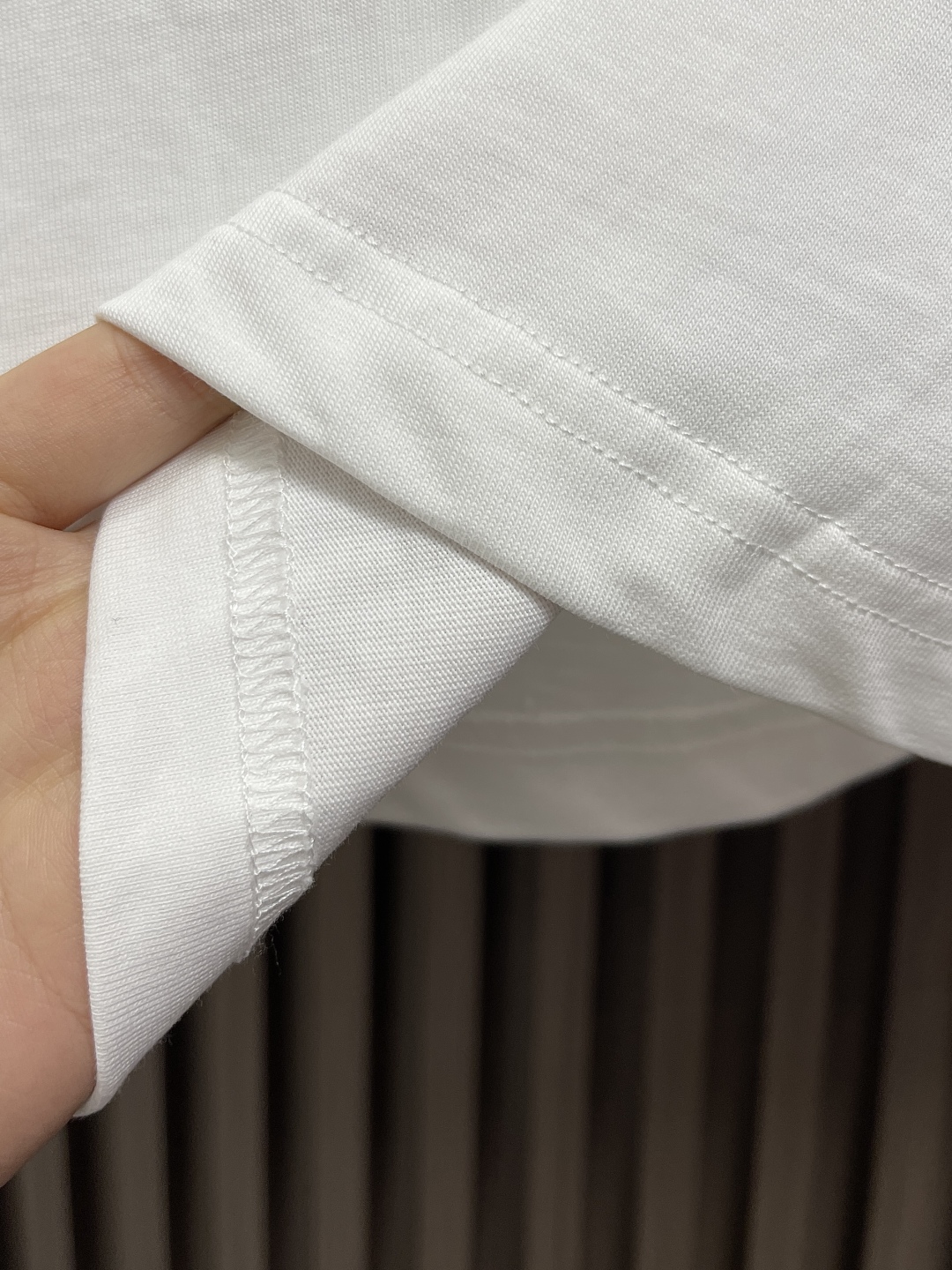 Embossed short-sleeved T-shirt