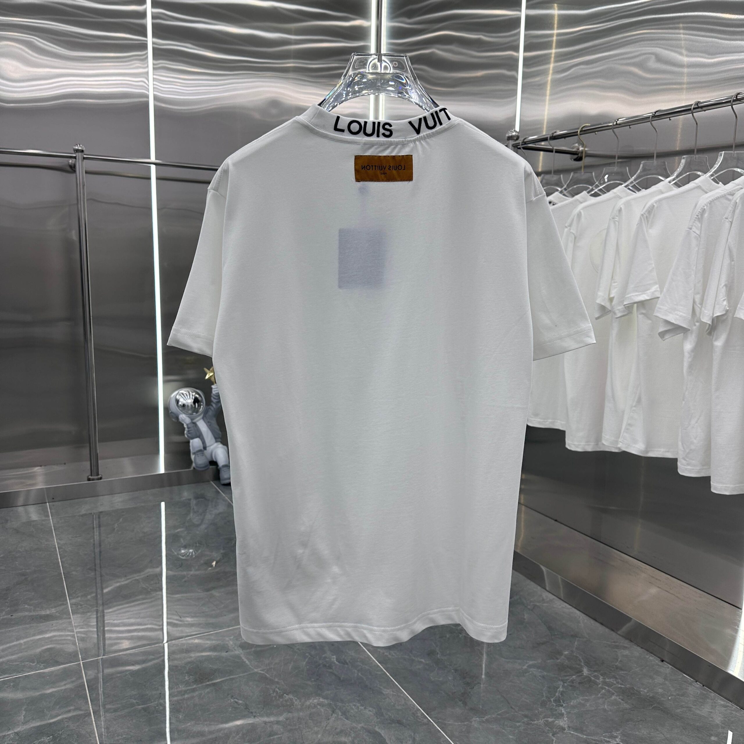 New Collar Pattern Embroidered T-shirt