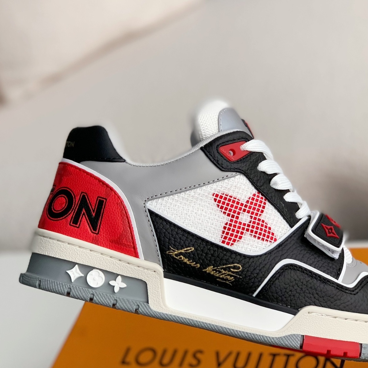 Trainer Black Red Monogram Flower