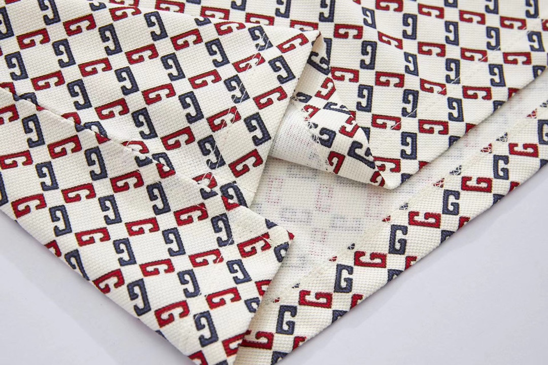 Turn-down collar polo shirt