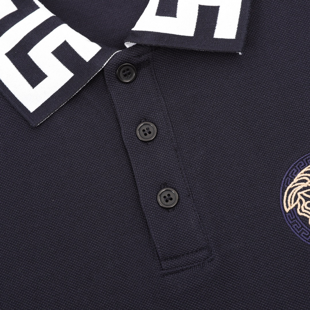 Polo shirt with portrait embroidery on chest