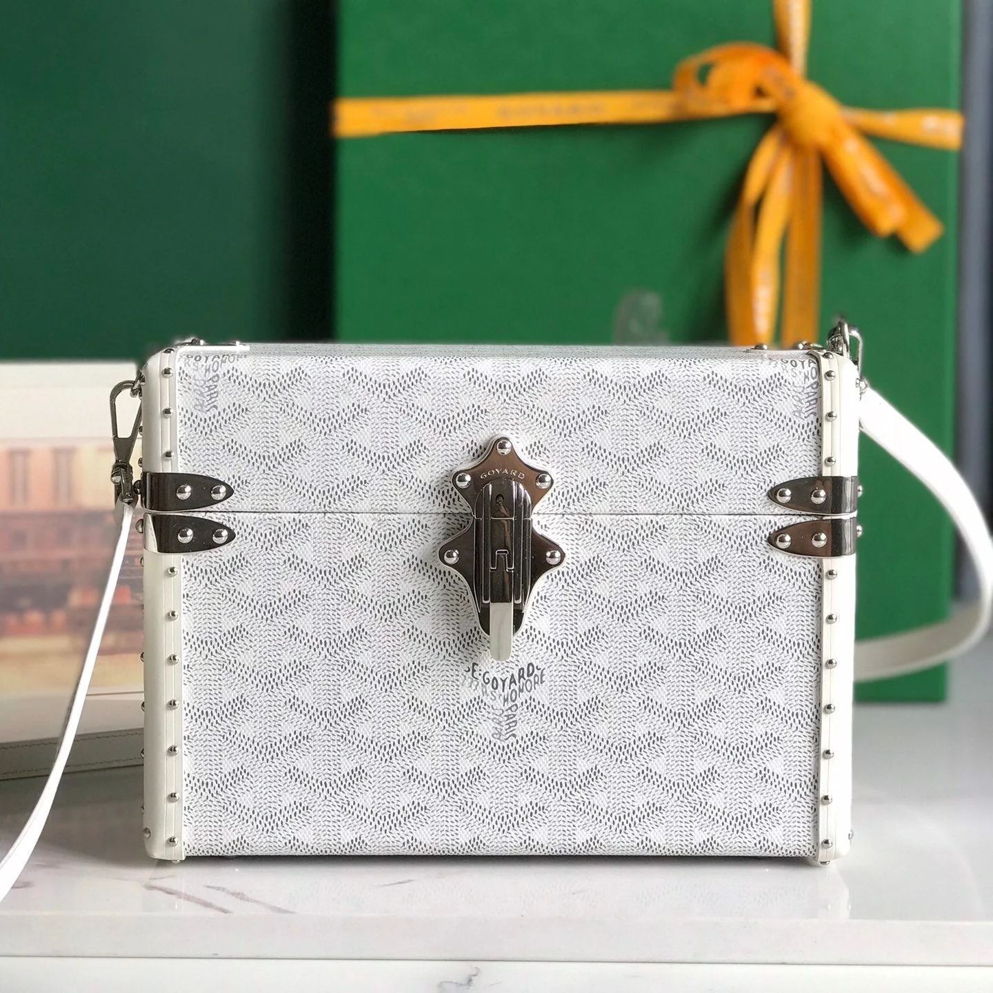 CASSETTE TRUNK BAG 21 IN WHITE CANVAS & COWHIDE