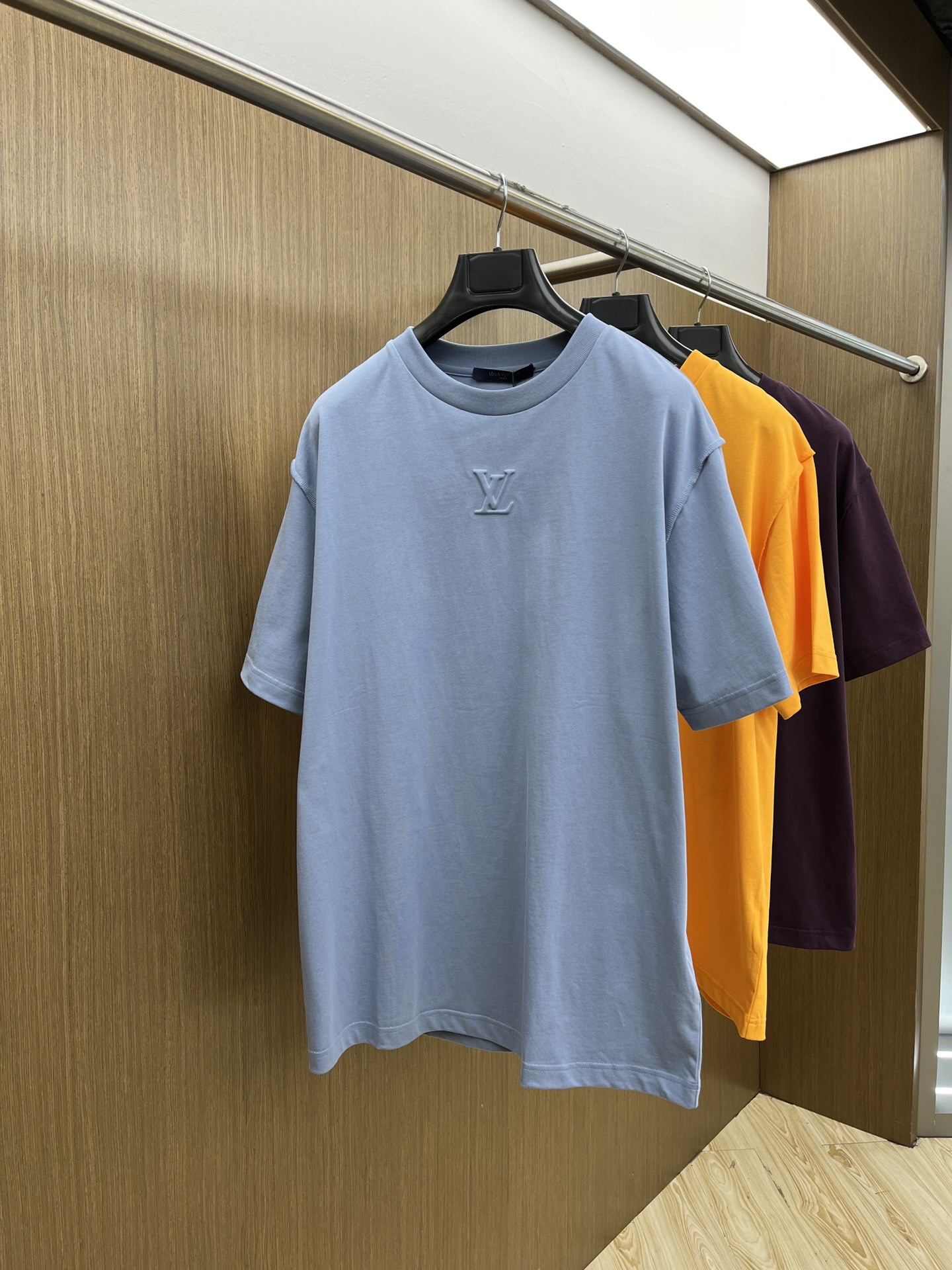 Chest Embossed Letter Short Sleeve T-Shirt