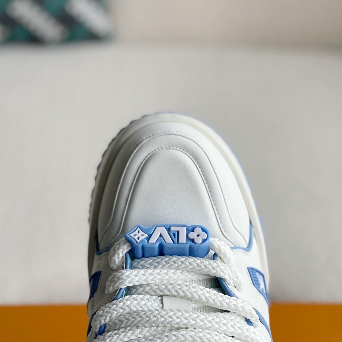 Blue casual sneakers