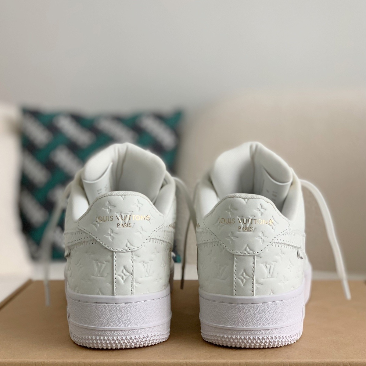 Black\White Lettering Sneakers