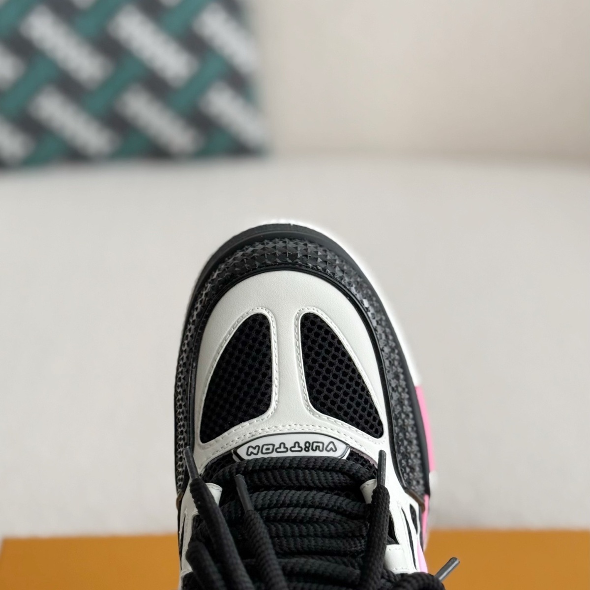 Black and pink couple sneakers
