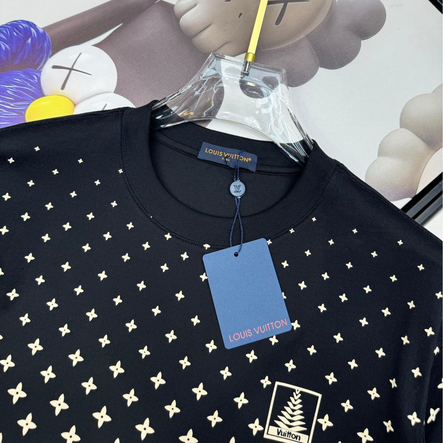 New short-sleeved round neck T-shirt