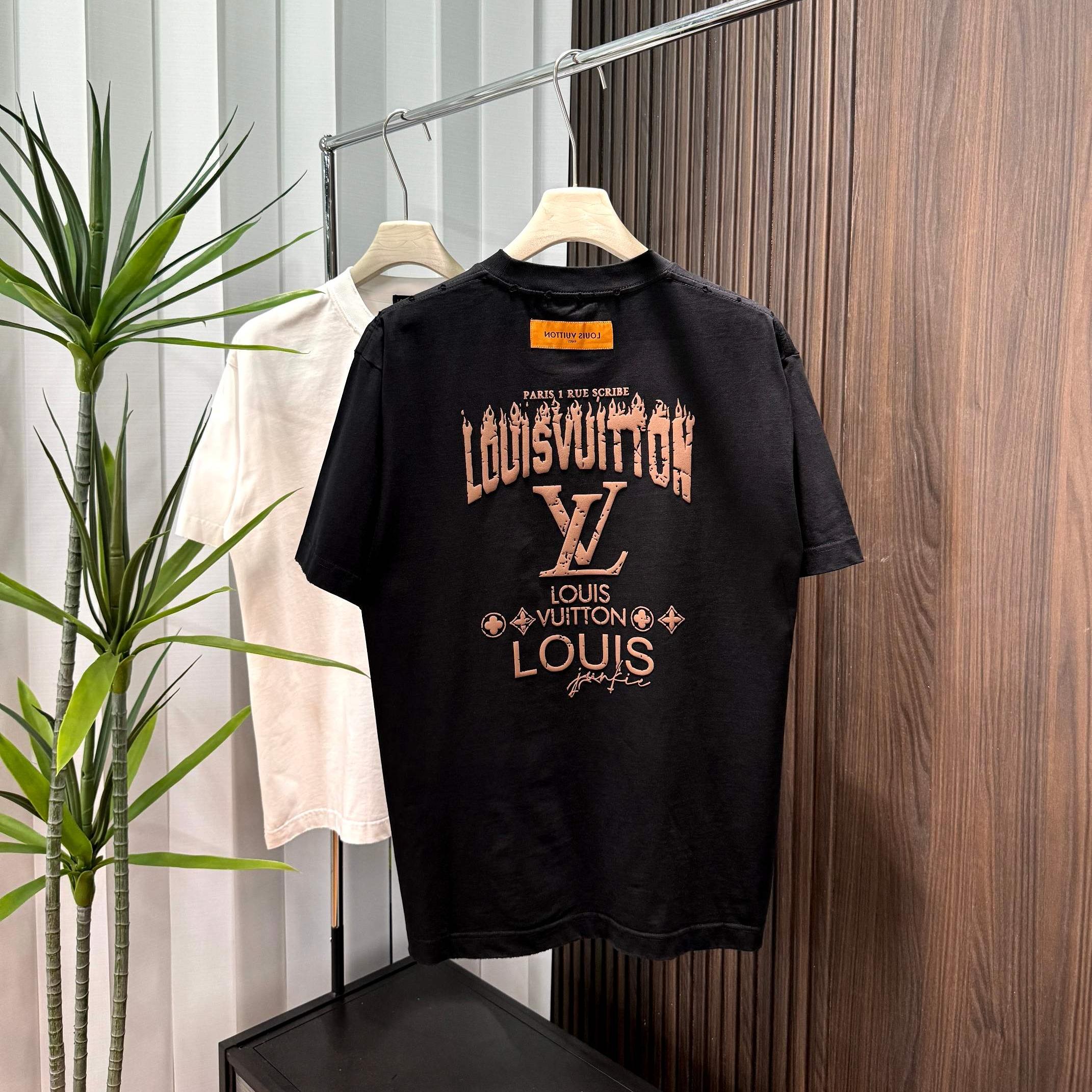 Distressed washed short-sleeved T-shirt