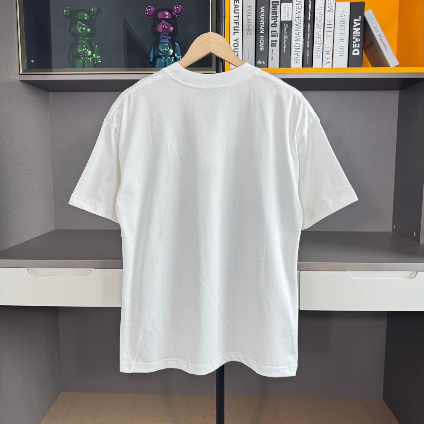 New Rainbow Heart Round Neck T-shirt