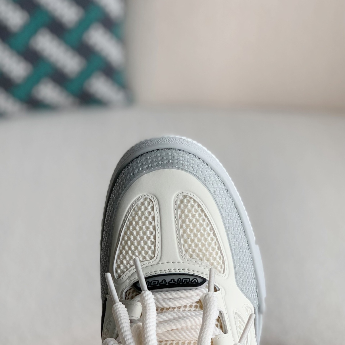 Monogram Trainer Hellgrauer Sneaker