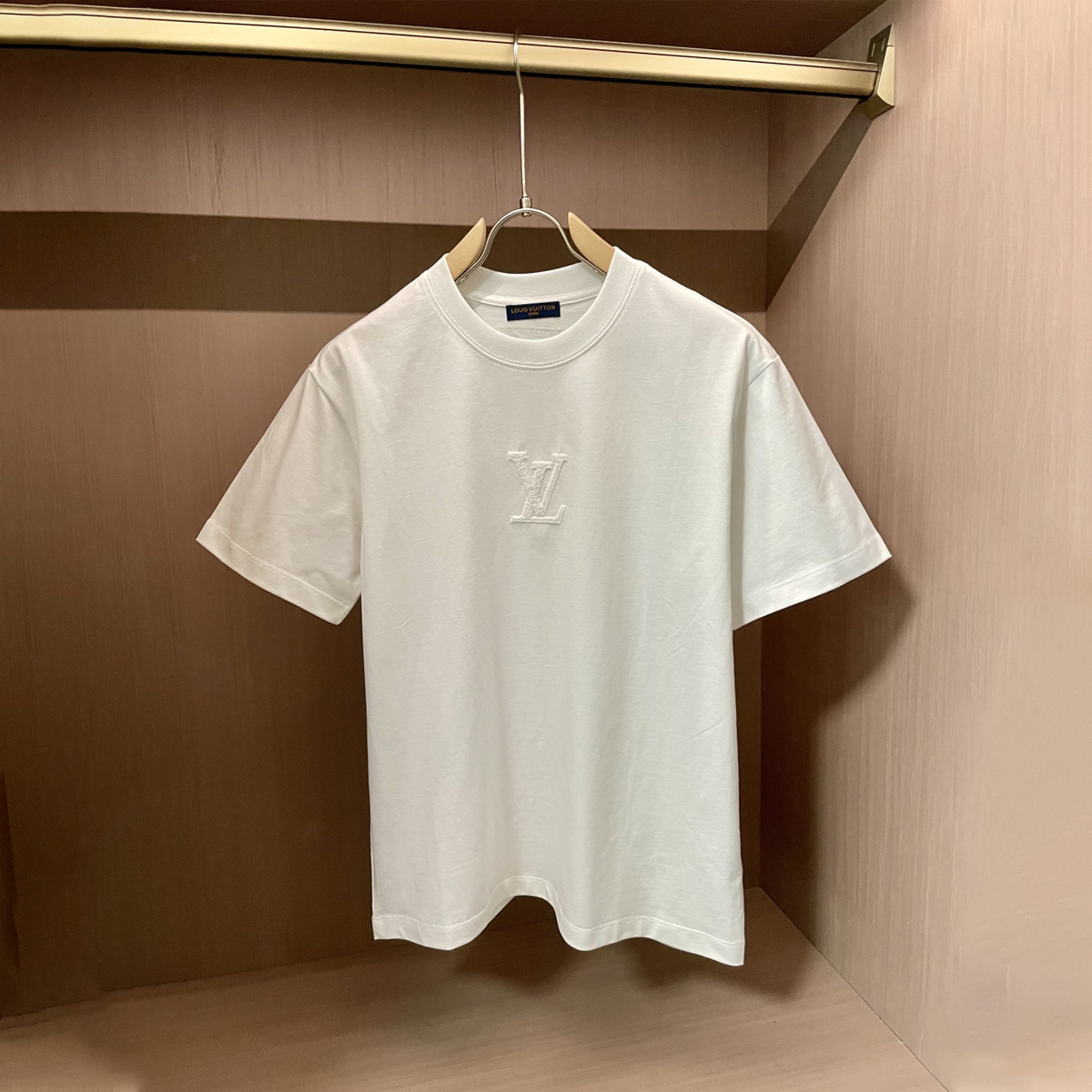 Latest short-sleeved round neck T-shirt