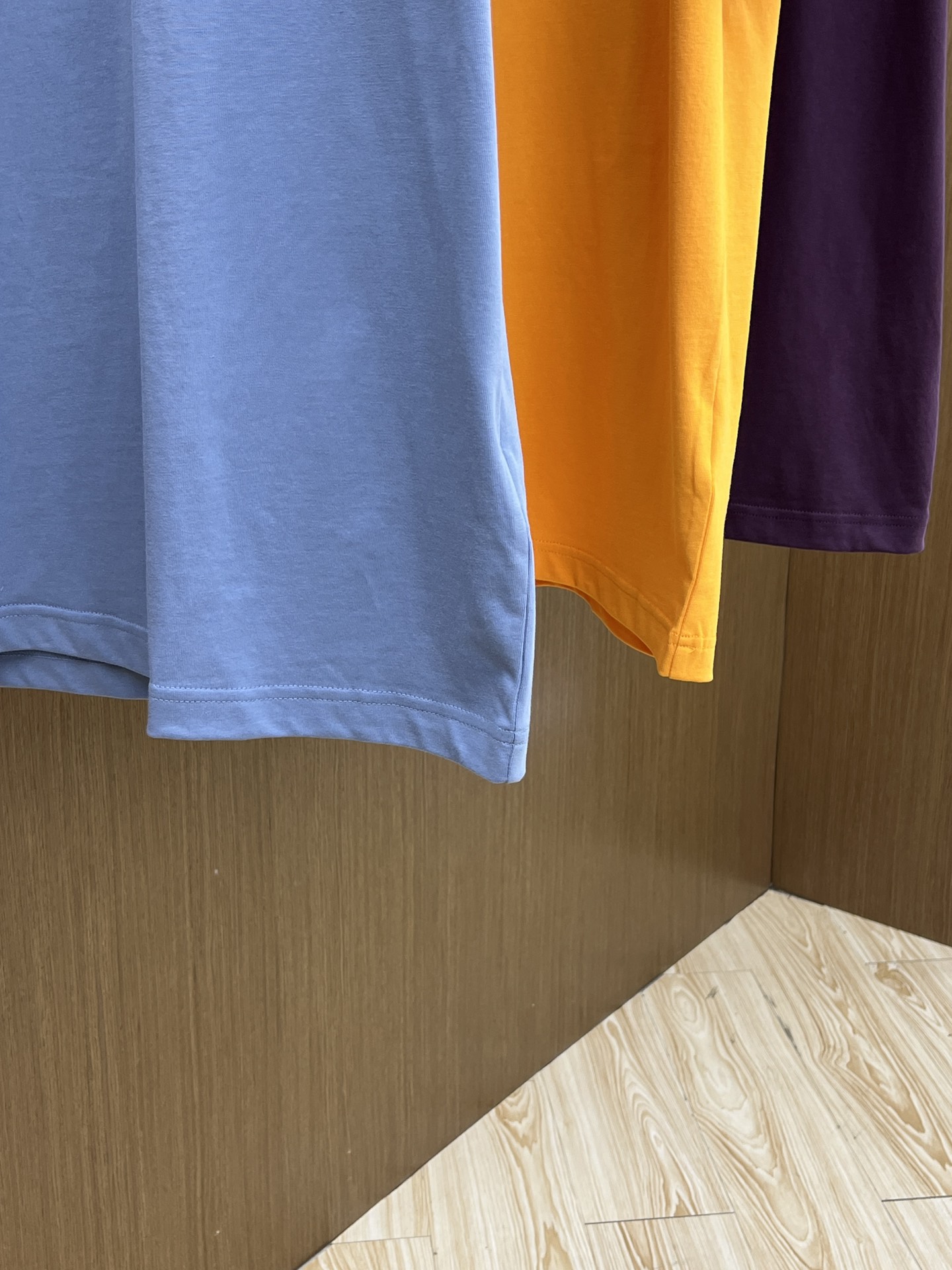 Chest Embossed Letter Short Sleeve T-Shirt