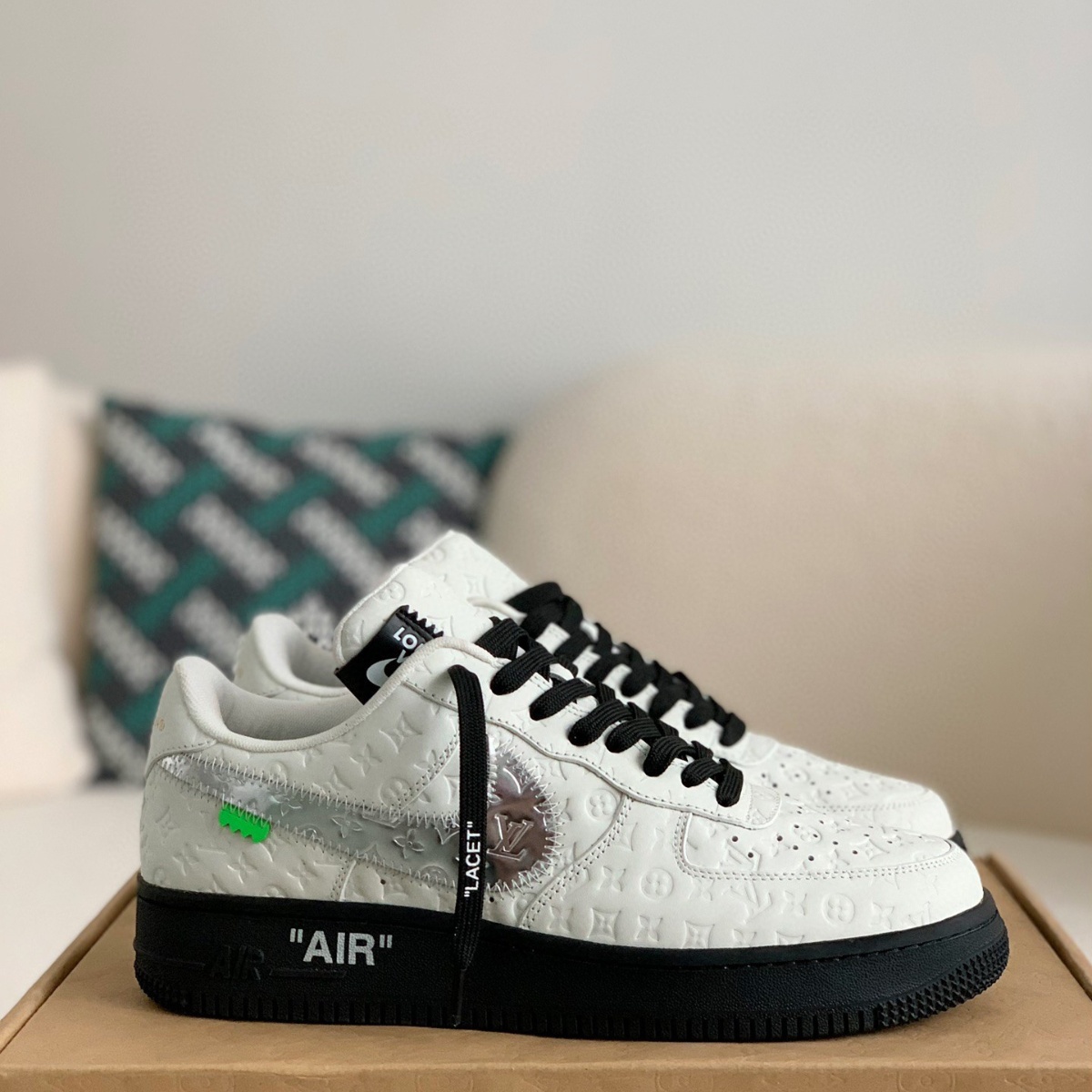 Hook mottled pattern sneakers