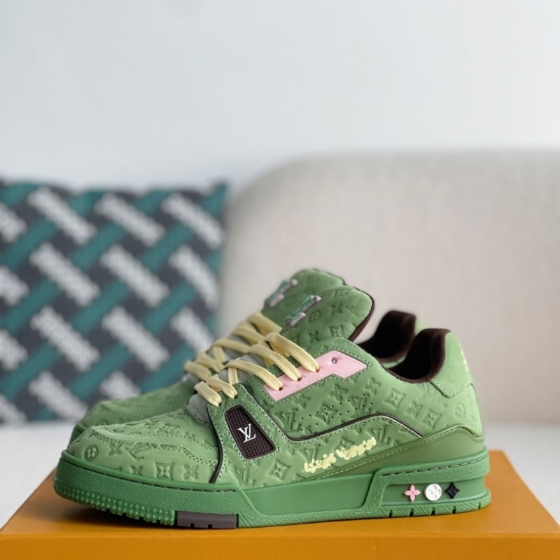 Green casual sneakers