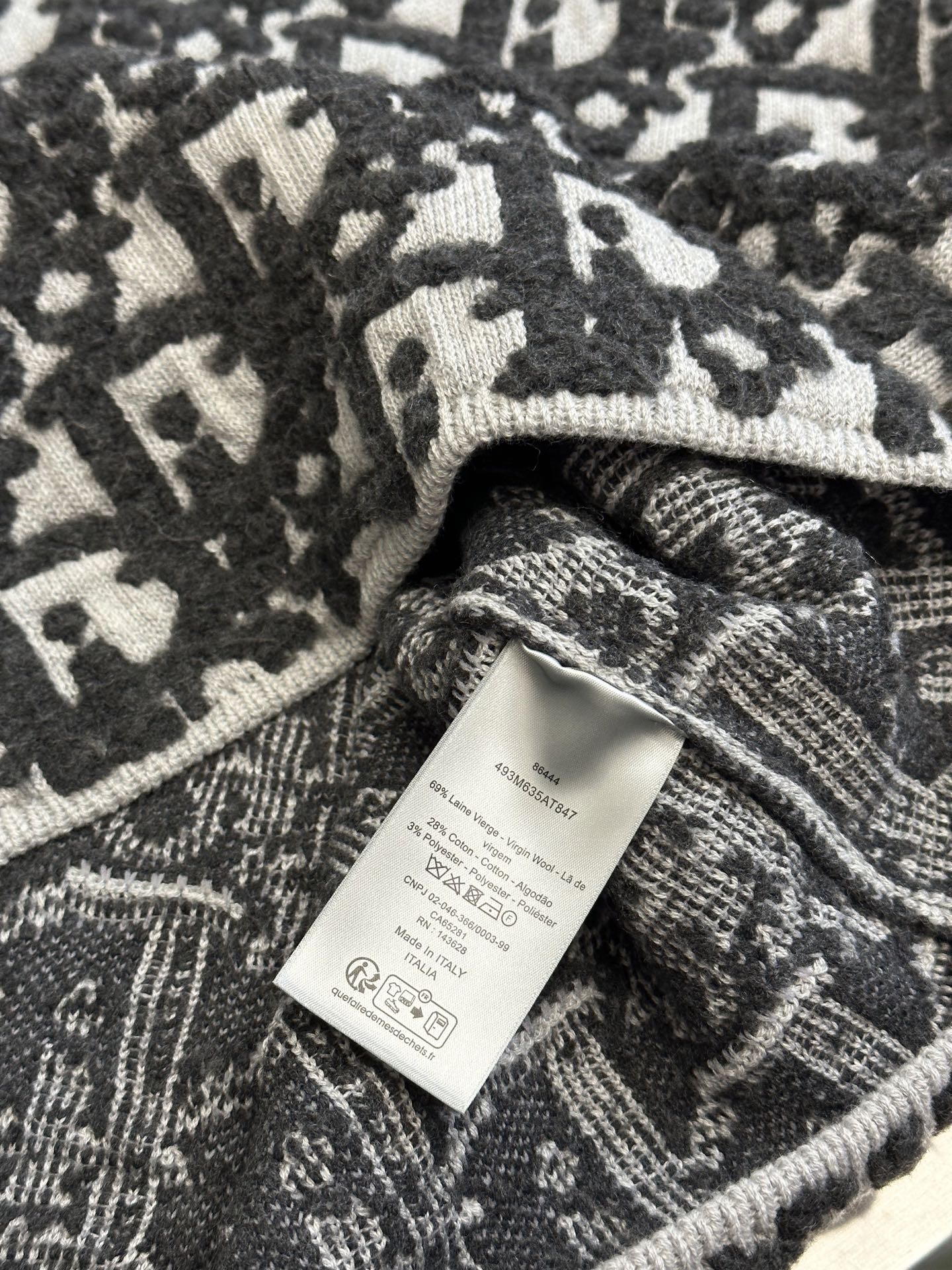 Double-sided jacquard zip-up knitted sweater