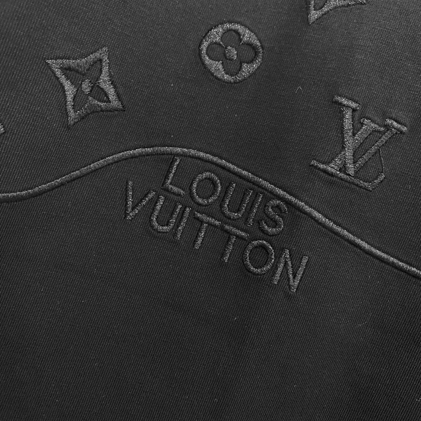 Embroidered patch graphic T-shirt