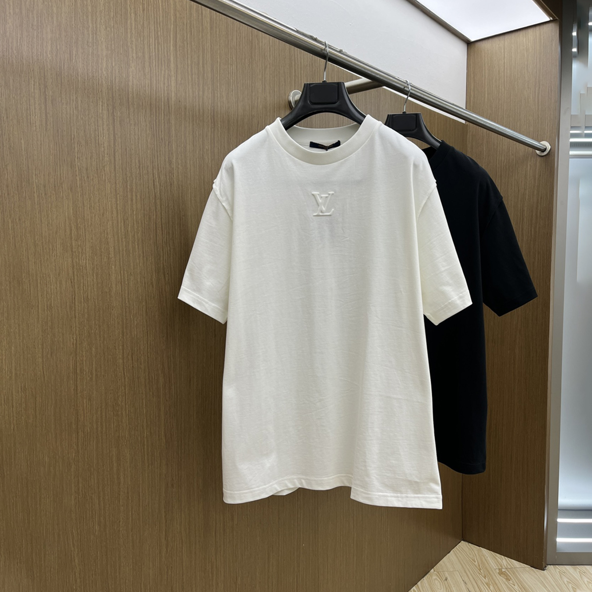 Chest Embossed Letter Short Sleeve T-Shirt