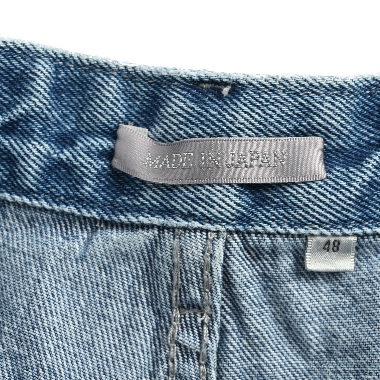 Denim cargo shorts with cannage embroidery