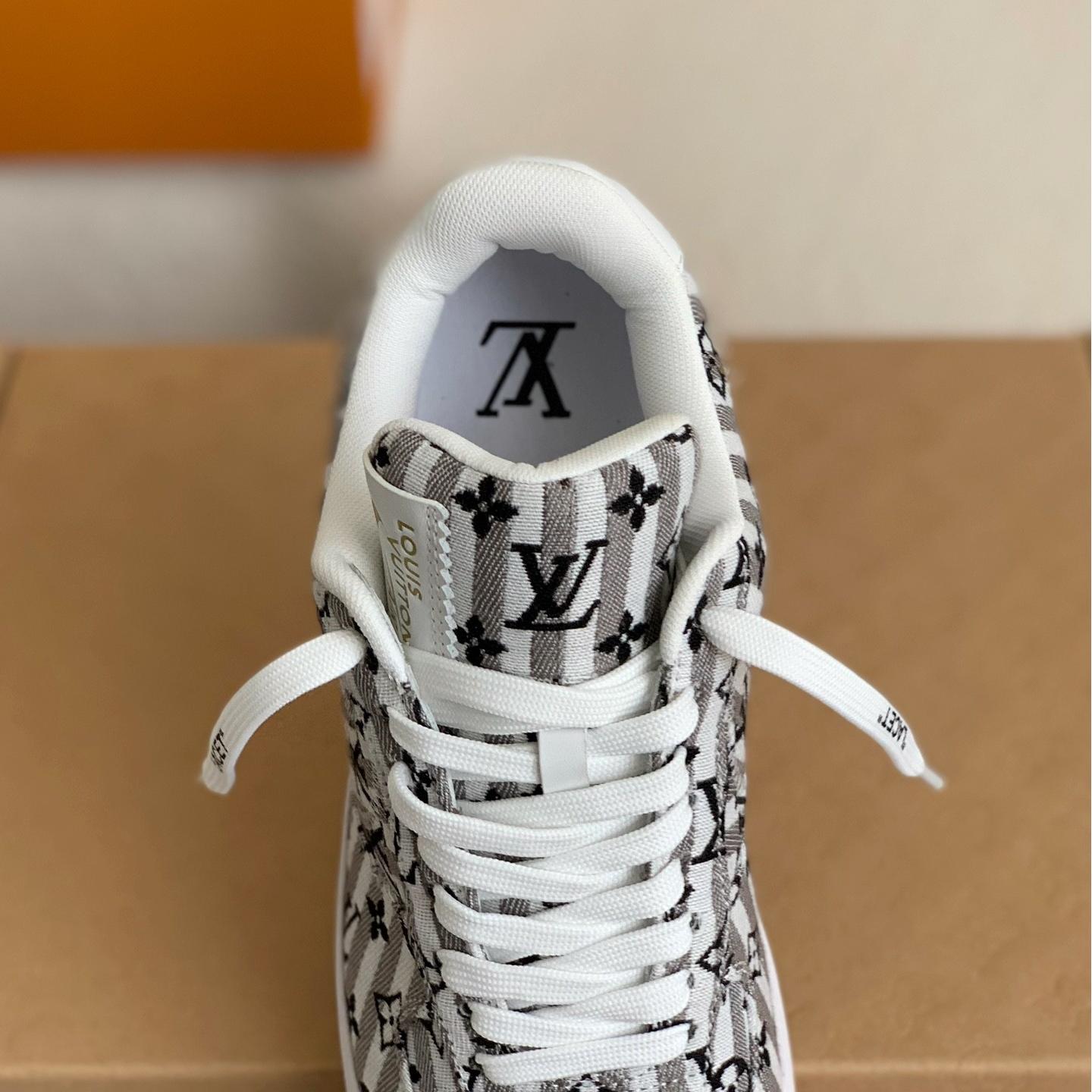 Canvas embroidered lettering sneakers