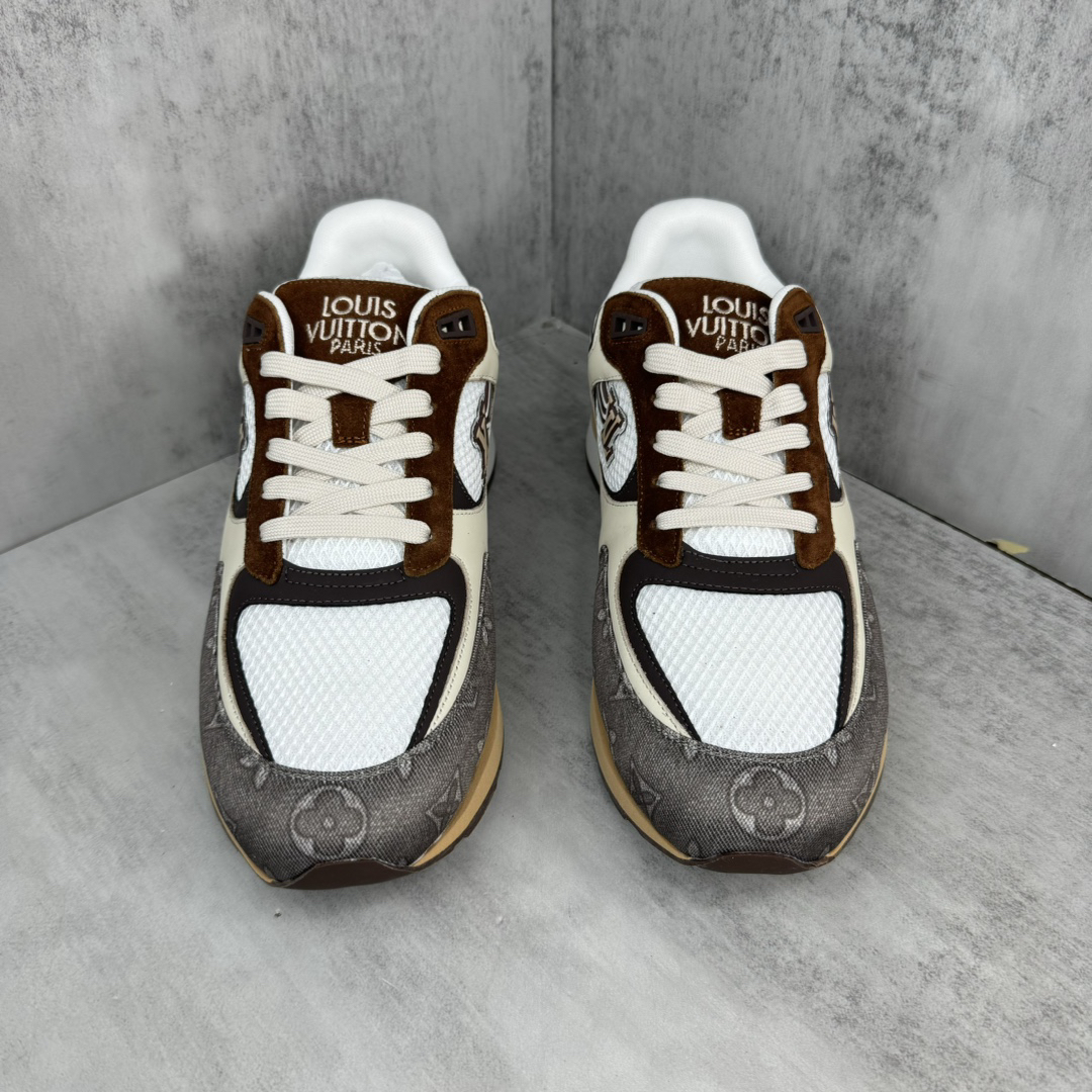 Embossed cowhide sneakers