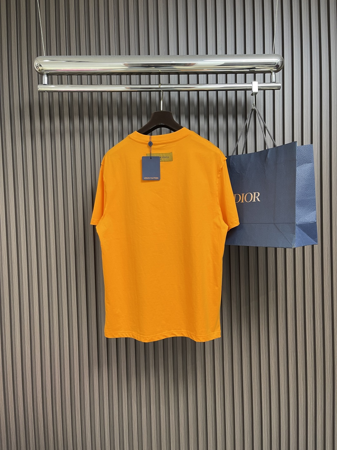 Embossed short-sleeved T-shirt