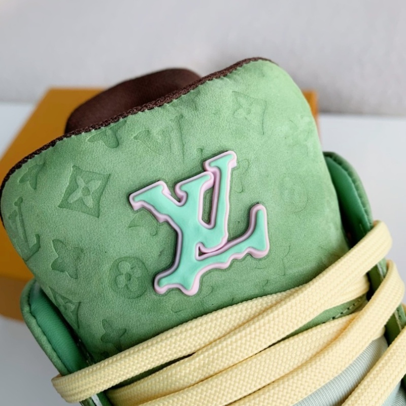 Green casual sneakers